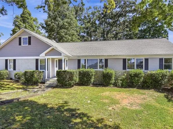 1233 Guilford College Rd, Jamestown, NC 27282