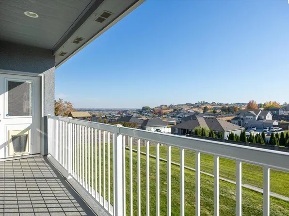 4255 Maple Ln, West Richland, WA 99353