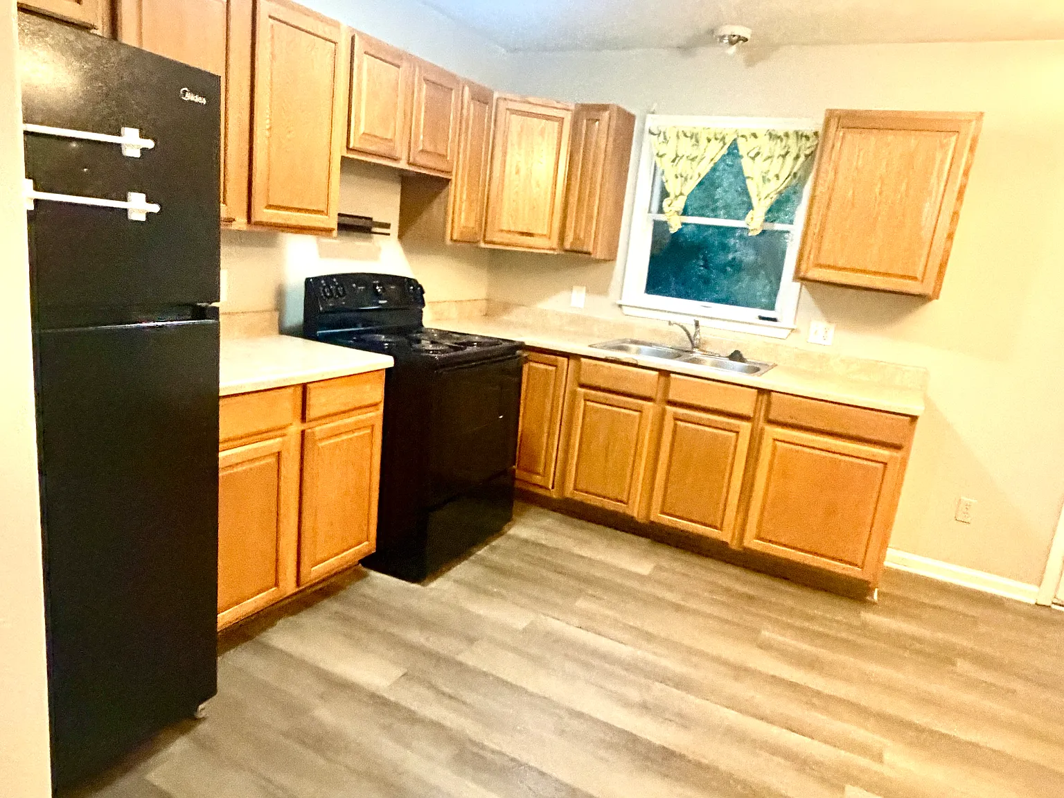4 bed, 1200 sqft, $1,495 — Photo 3