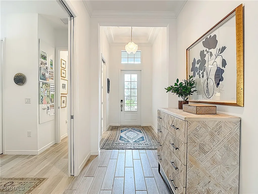 3 bed, 3.0 bath, 2247 sqft, $10,000 — Photo 4