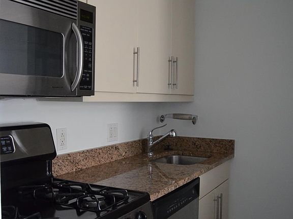 5th image of 219-29 S 18th St #917