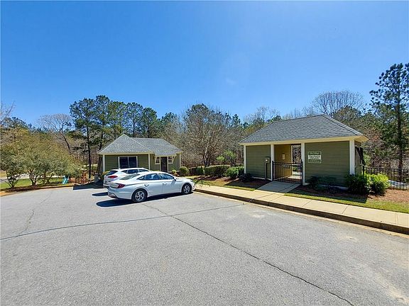 2nd image of 101 Village Cir