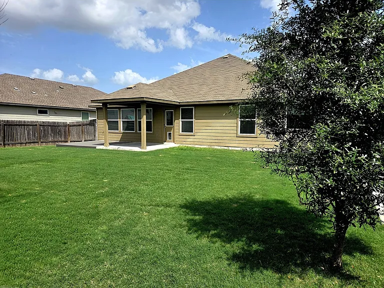 945 Cypress Ml — Photo 23