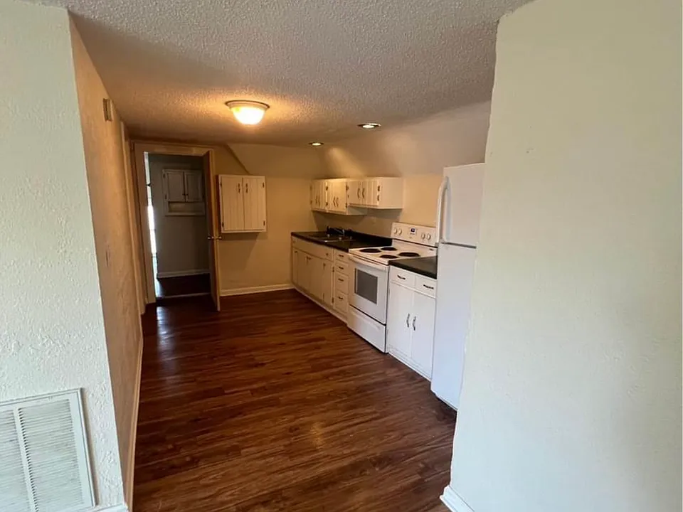 319 E Van Buren St #3N