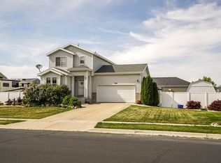 3944 W Hammon Ln, Syracuse, UT 84075