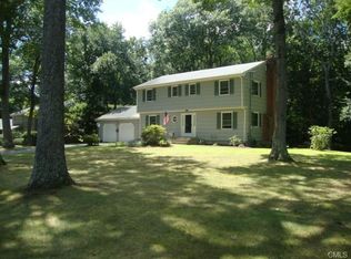 215 Beacon Hill Rd, Trumbull, CT 06611