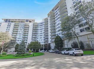 1 Claridge Dr APT 627, Verona, NJ 07044