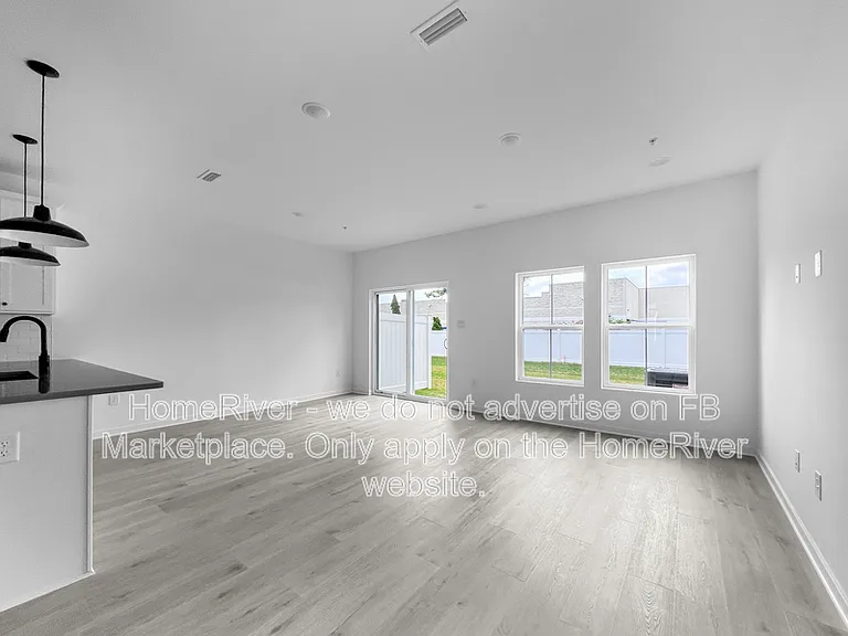 228 Clement Loop — Photo 10
