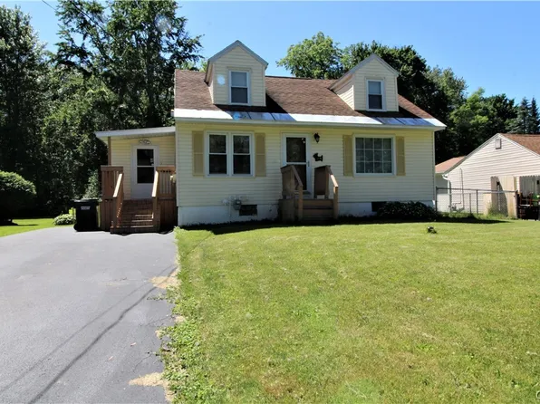 119 Fairfield Dr, North Syracuse, NY 13212