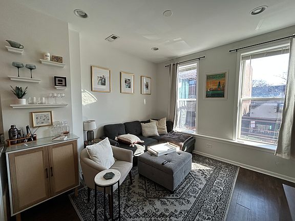 3rd image of 1654 W Cortland St #1