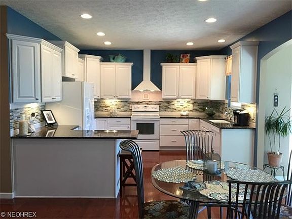 3rd image of 38560 Berkshire Ave