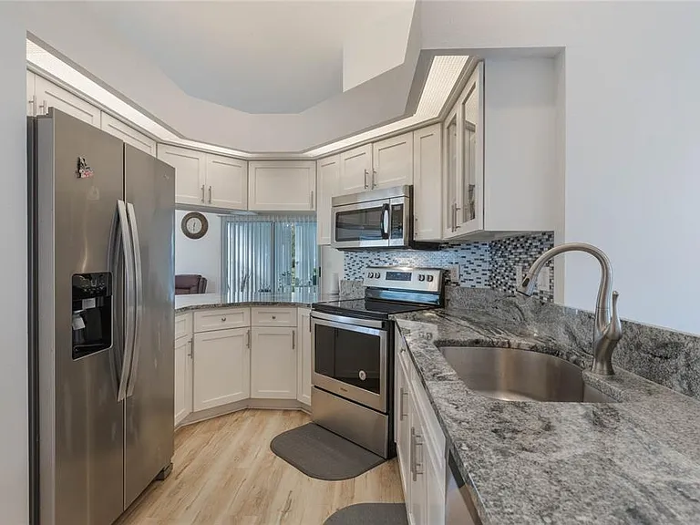 615 Juniper Way — Photo 3