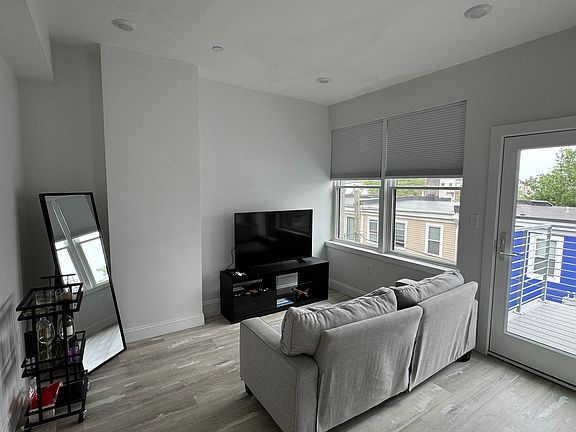 4th image of 108 Chelsea St #1-R