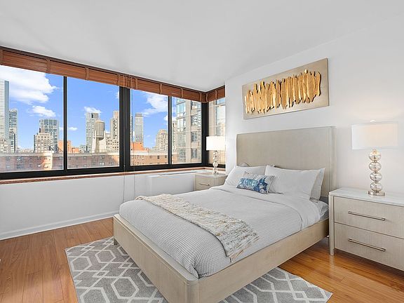 5th image of 161 W 61st St APT 12B