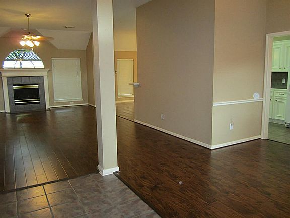3rd image of 5605 Megan St