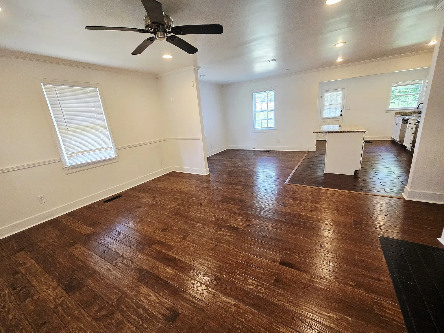 3 bed, 1294 sqft, $1,700 — Photo 3
