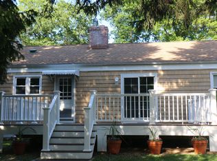 7 Hunting Ln, Stamford, CT 06902