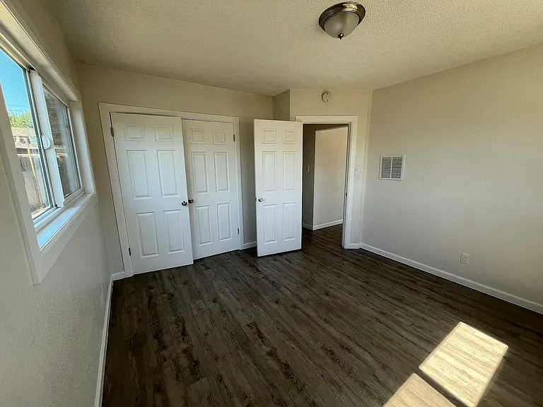 1044 Wallgreen St — Photo 18