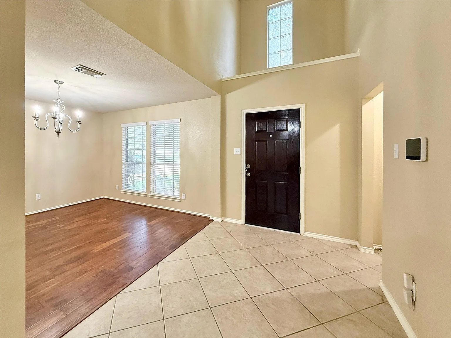 4 bed, 2.5 bath, 2845 sqft, $2,550 — Photo 4