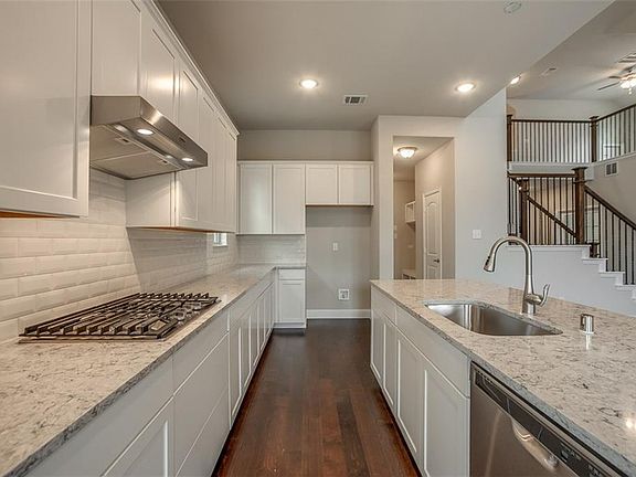 3rd image of 6027 Gloucester Dr