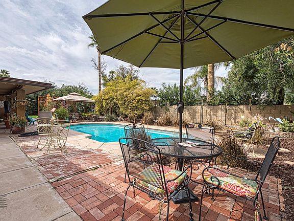 Spacious and Private Backyard
