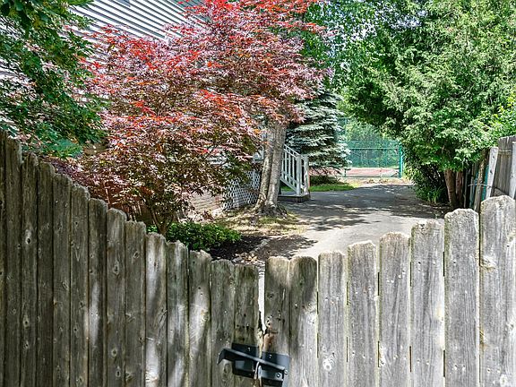 4th image of 635 LINCOLN Avenue