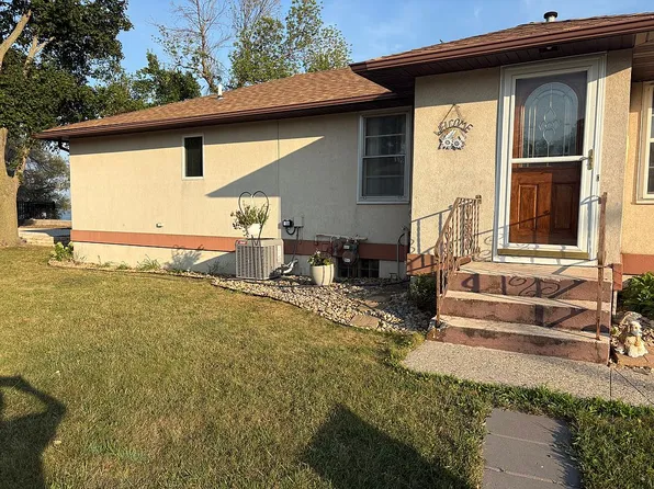913 W Lake Ave, Worthington, MN 56187