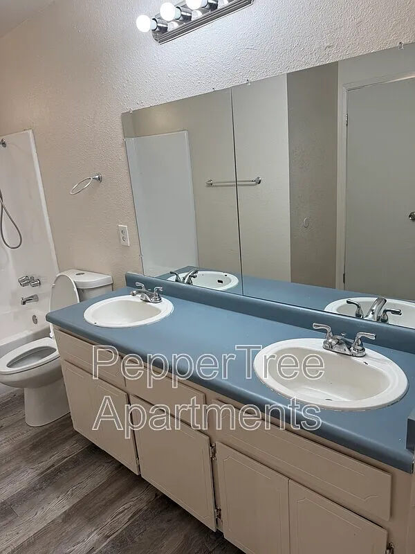 2 bed, 1.0 bath, 800 sqft, $1,095 — Photo 3