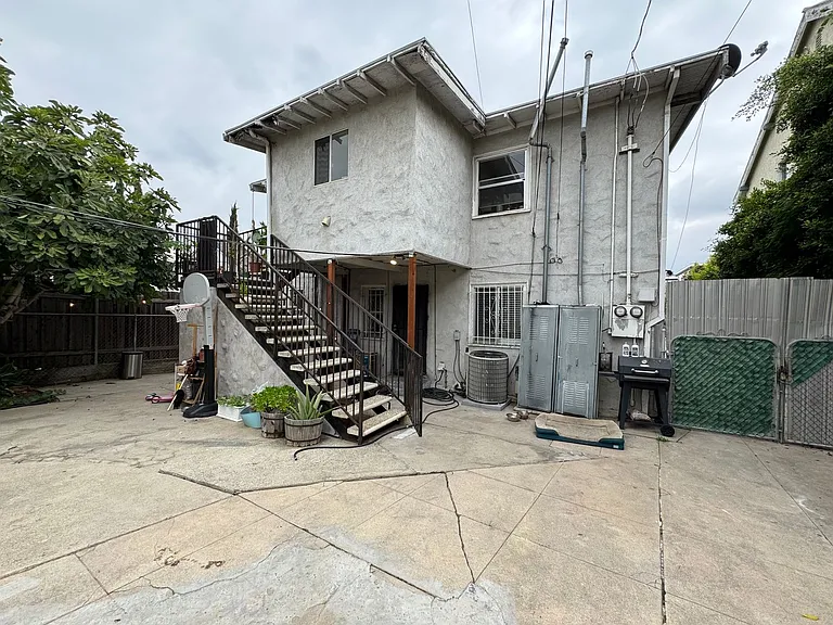 1855 S Redondo Blvd — Photo 25