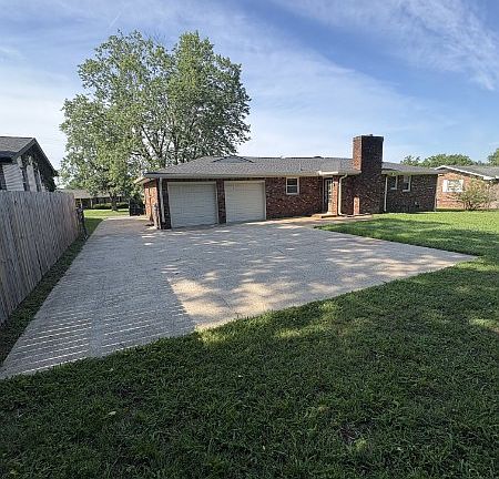 3rd image of 529 Des Moines Dr