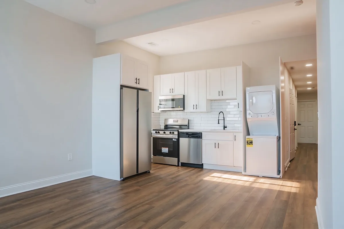 Unit Photo - 1042 Edmondson Ave #3