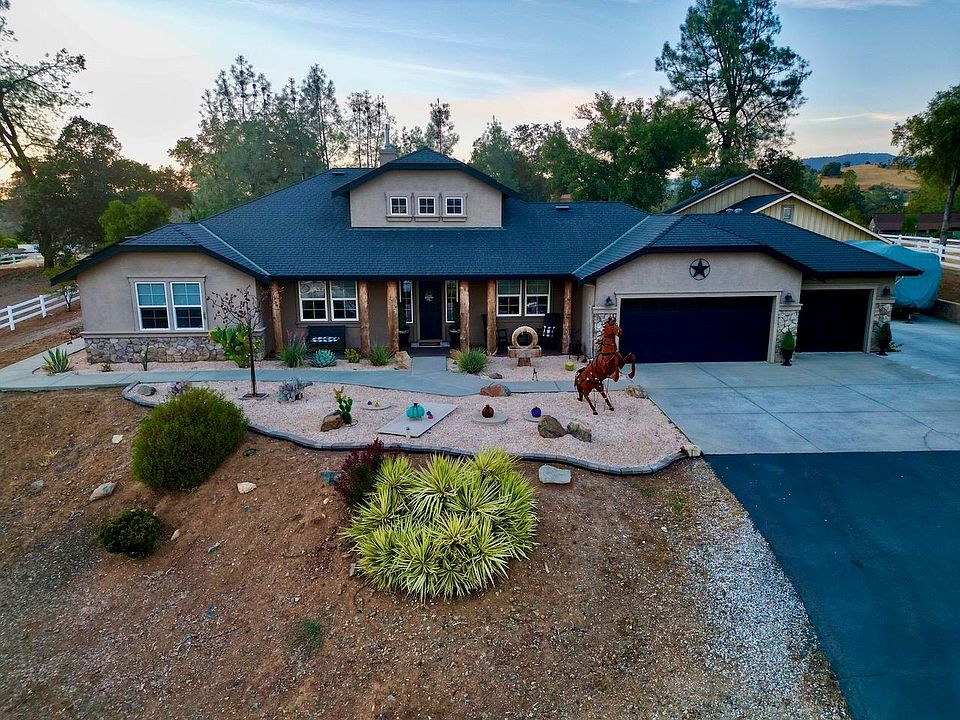 1st image of 300 Bridlewood Ln