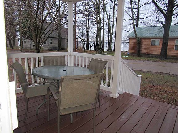 3rd image of 1102 Lake Dr