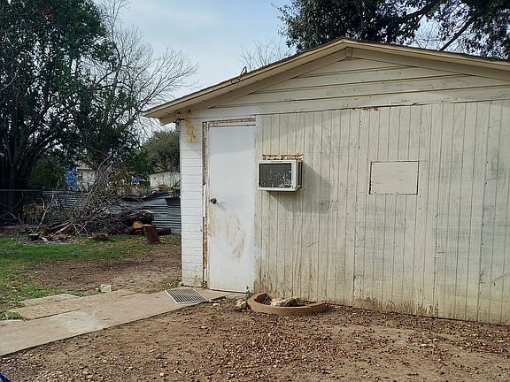 4th image of 115 Orange St