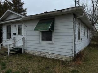 802 S Emma St, Christopher, IL 62822