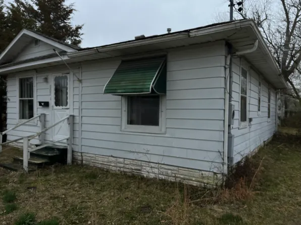 802 S Emma St, Christopher, IL 62822