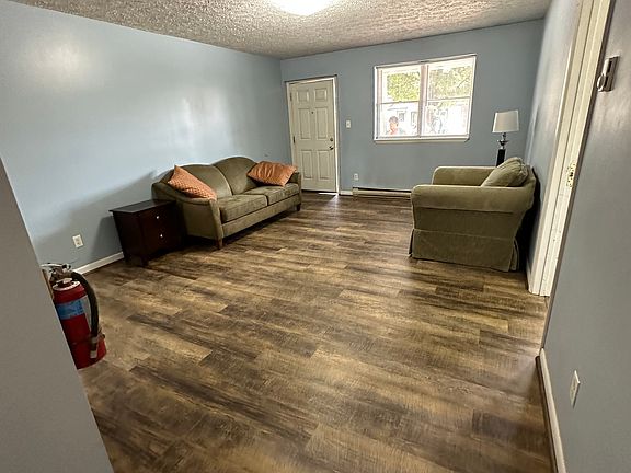 4th image of 888 Wayne Ave #1