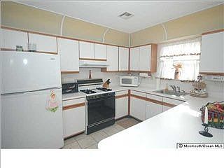 2nd image of 173 Canterbury Ln