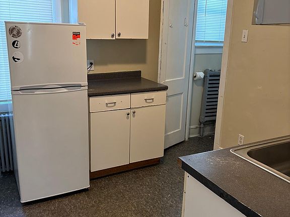3rd image of 609 Cherry St #1
