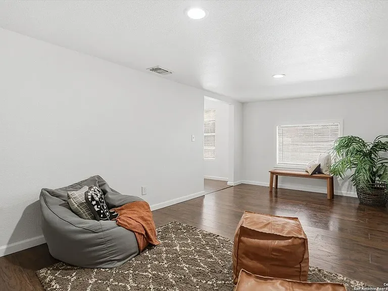 2543 W Mulberry Ave — Photo 9