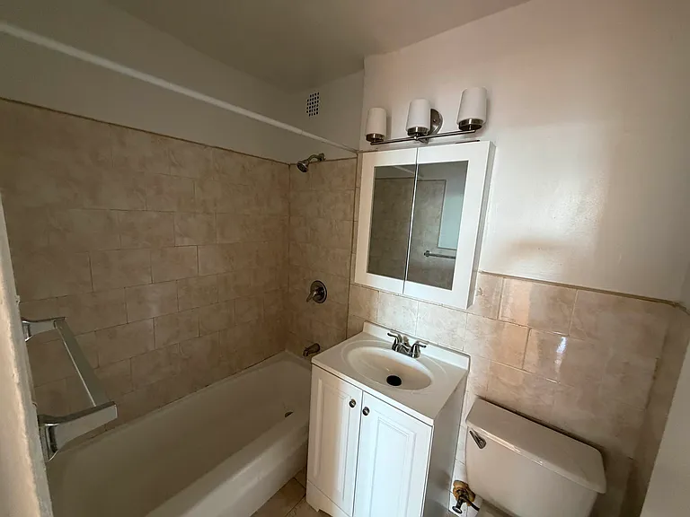3255 Randall Ave #2J — Photo 13