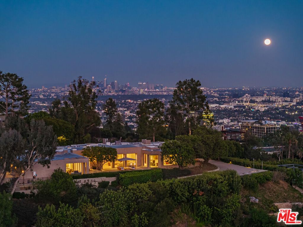 1016 N Hillcrest Rd, Beverly Hills, CA - View 4