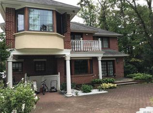 29 Beach Rd, Great Neck, NY 11023