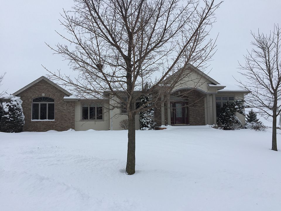 1st image of 345 Plaza Ln