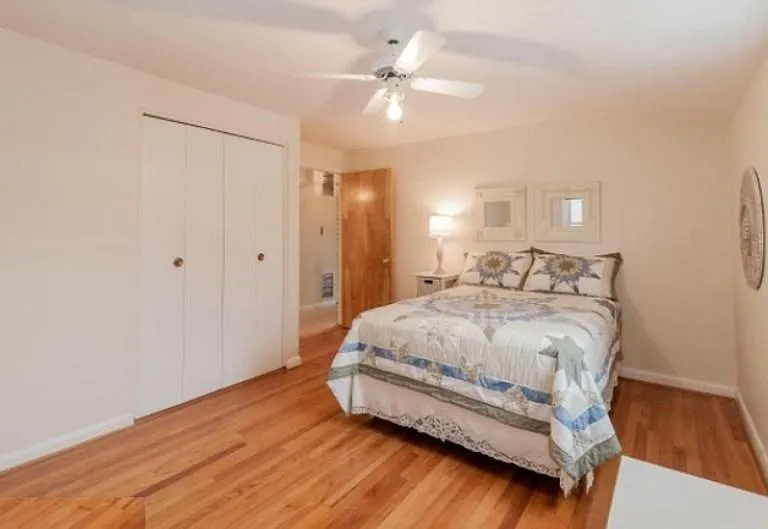 1127 Linden Ave — Photo 2