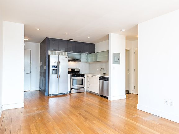 2nd image of 387 Franklin Ave #306