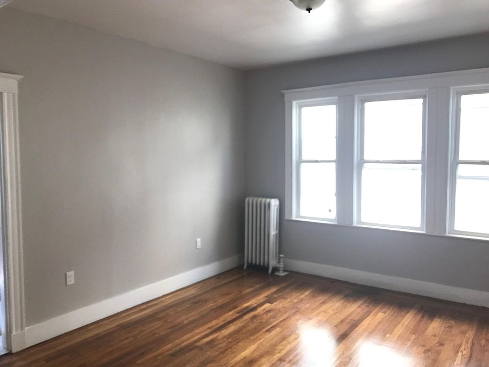2nd image of 48 Selden St #1L