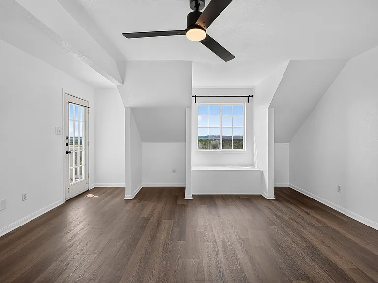 1810 Mesa Oaks Cir — Photo 25