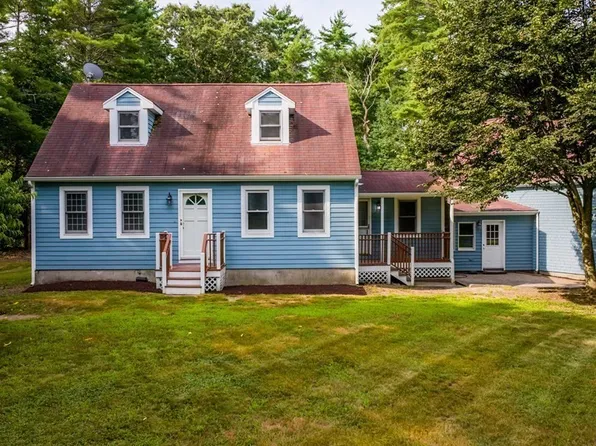 1 Canterbury Path, Carver, MA 02330