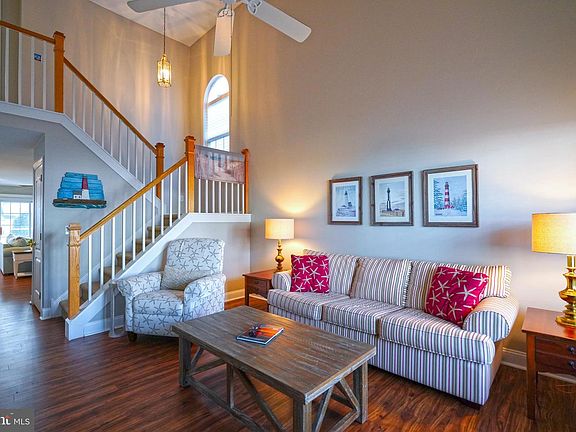 4th image of 17256 Queen Anne Way